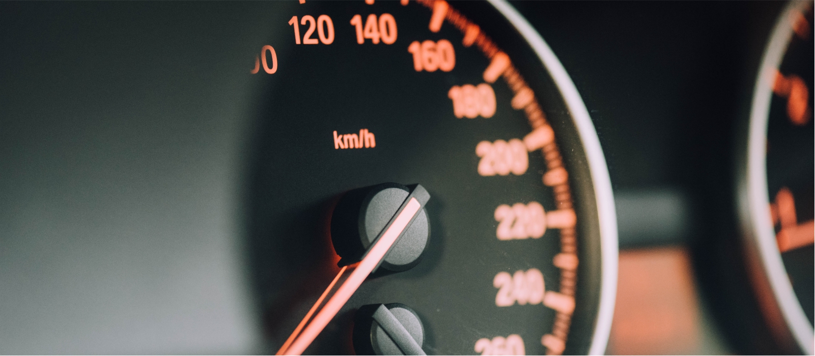 Alertas de exceso de velocidad y combustible